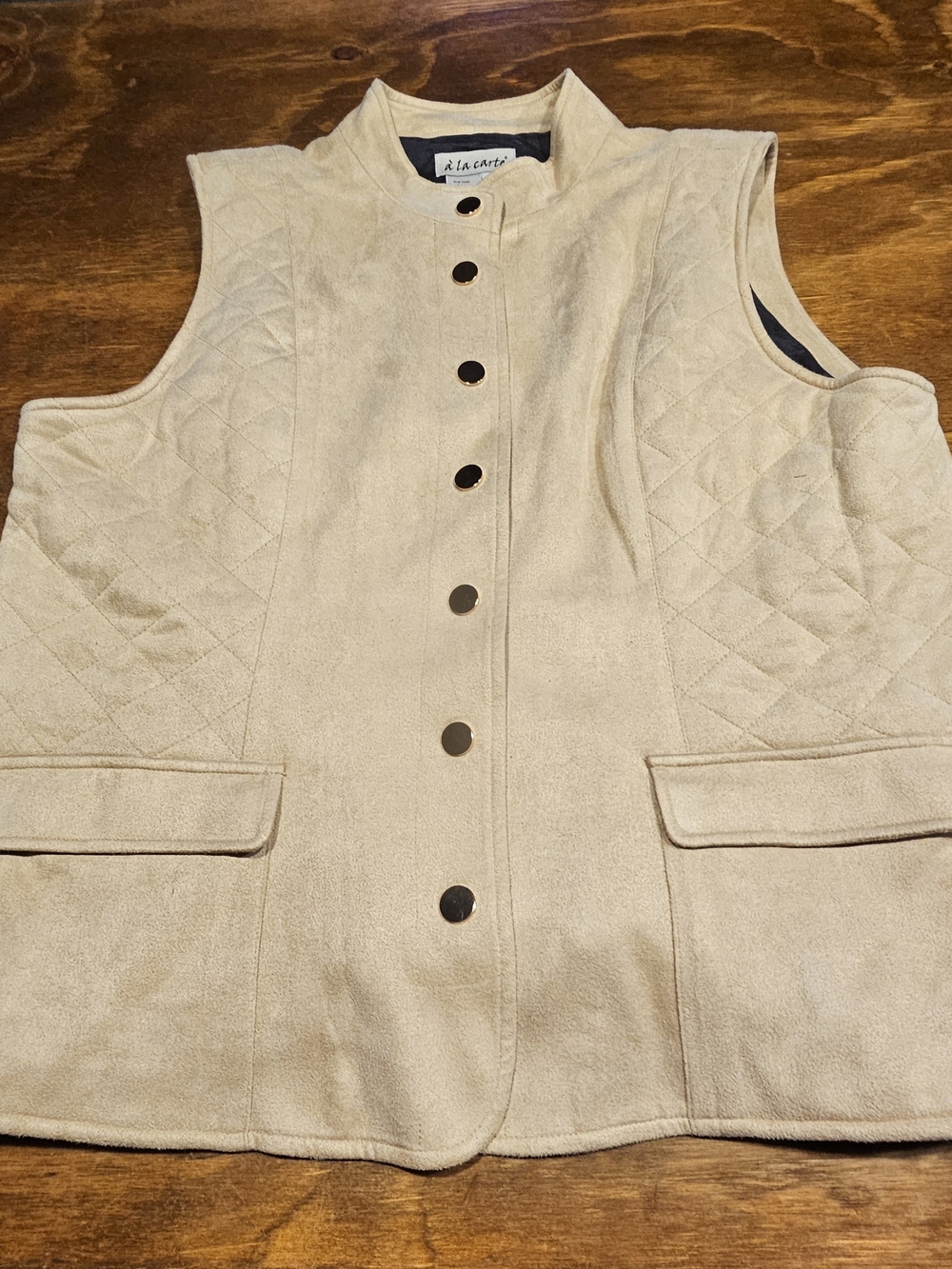 C1, Women's Quilted Vest in size XL is a stylish and practical addition. NWOT